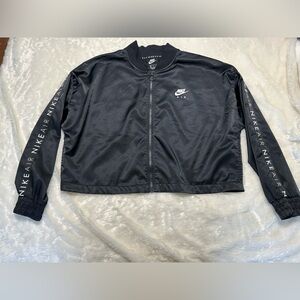 Nike women’s xl cropped jacket